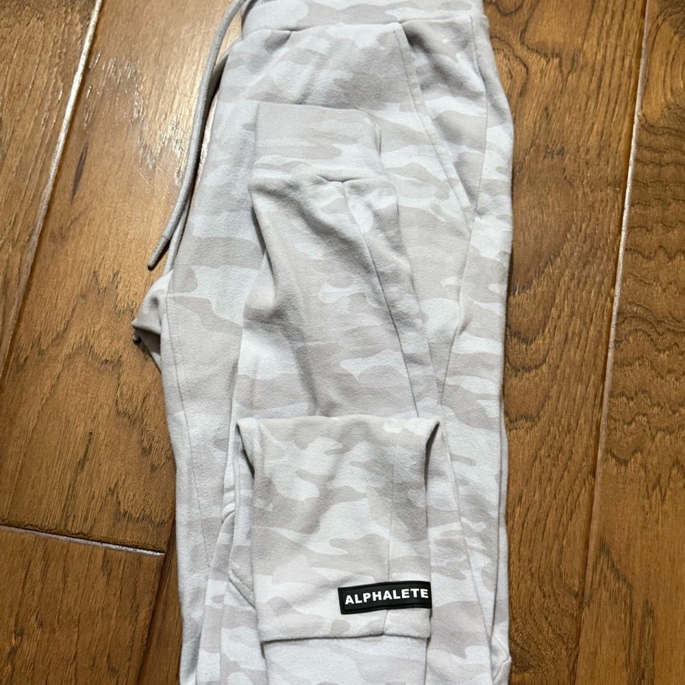 Alphalete Gray Camouflage Jogger Pants - Picture 2 of 2